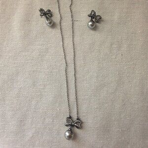 COACH Bow Pearl Necklace/ Earrings Set Pewter